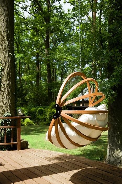 Подвесная качель «Улитка» из дерева лиственницы от производителя WoodWave